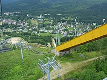 Mamut� m�stek s dopadem a v pozad� centrum Harrachova